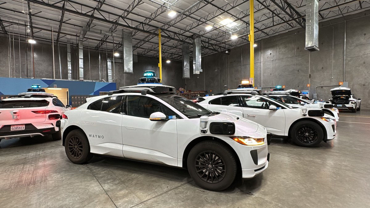Waymo partiya xizmatdan chiqqan robotaksilar batareyalarini elektr tarmog‘ida saqlashga mo‘ljallamoqda