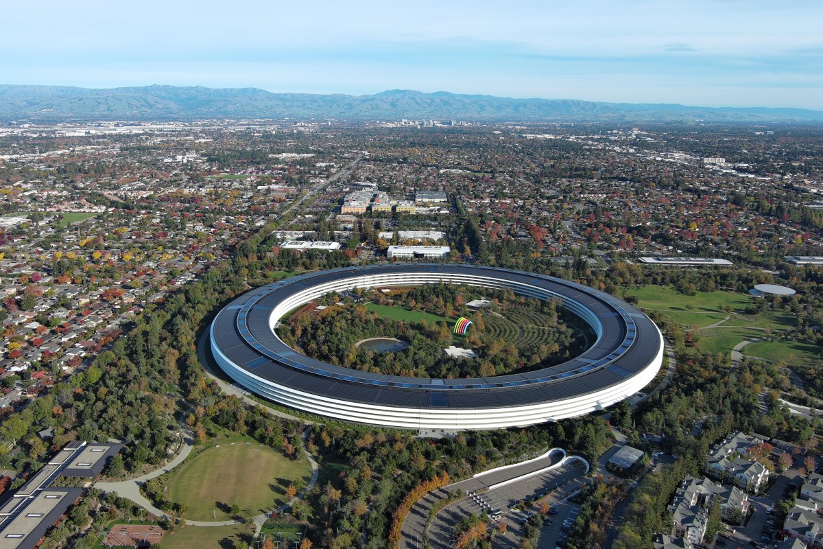 Apple va Google “nudify” dasturlarini do'konlaridan olib tashlashlari nega kerak?