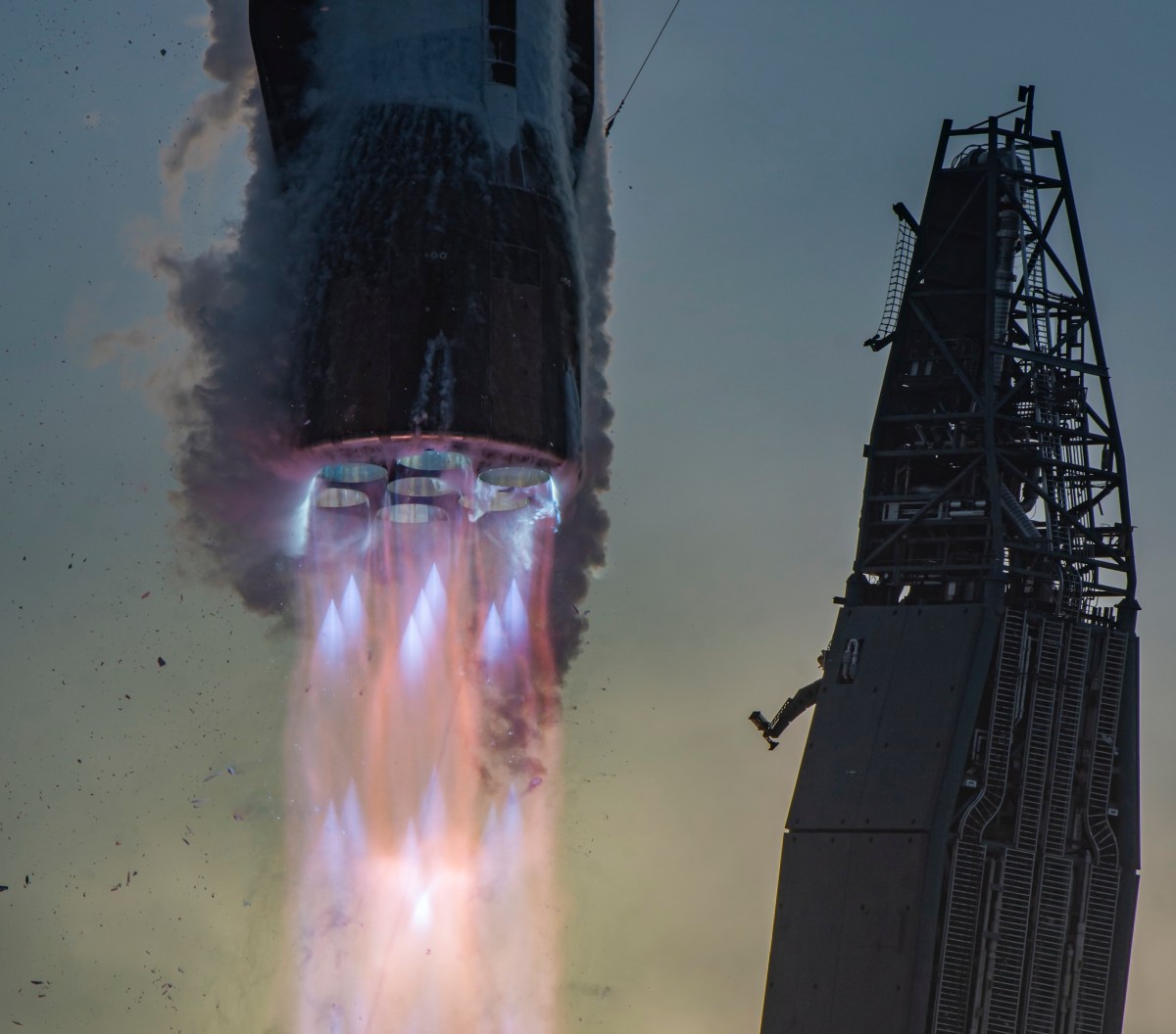 Blue Origin yana New Glenn raketasini uchirishga tayyorlanmoqda: Nima sababli eksplozion sodir bo'ldi?