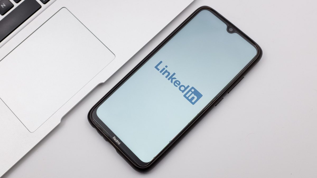 LinkedIn AI postlarini qanday nazorat qilmoqda?