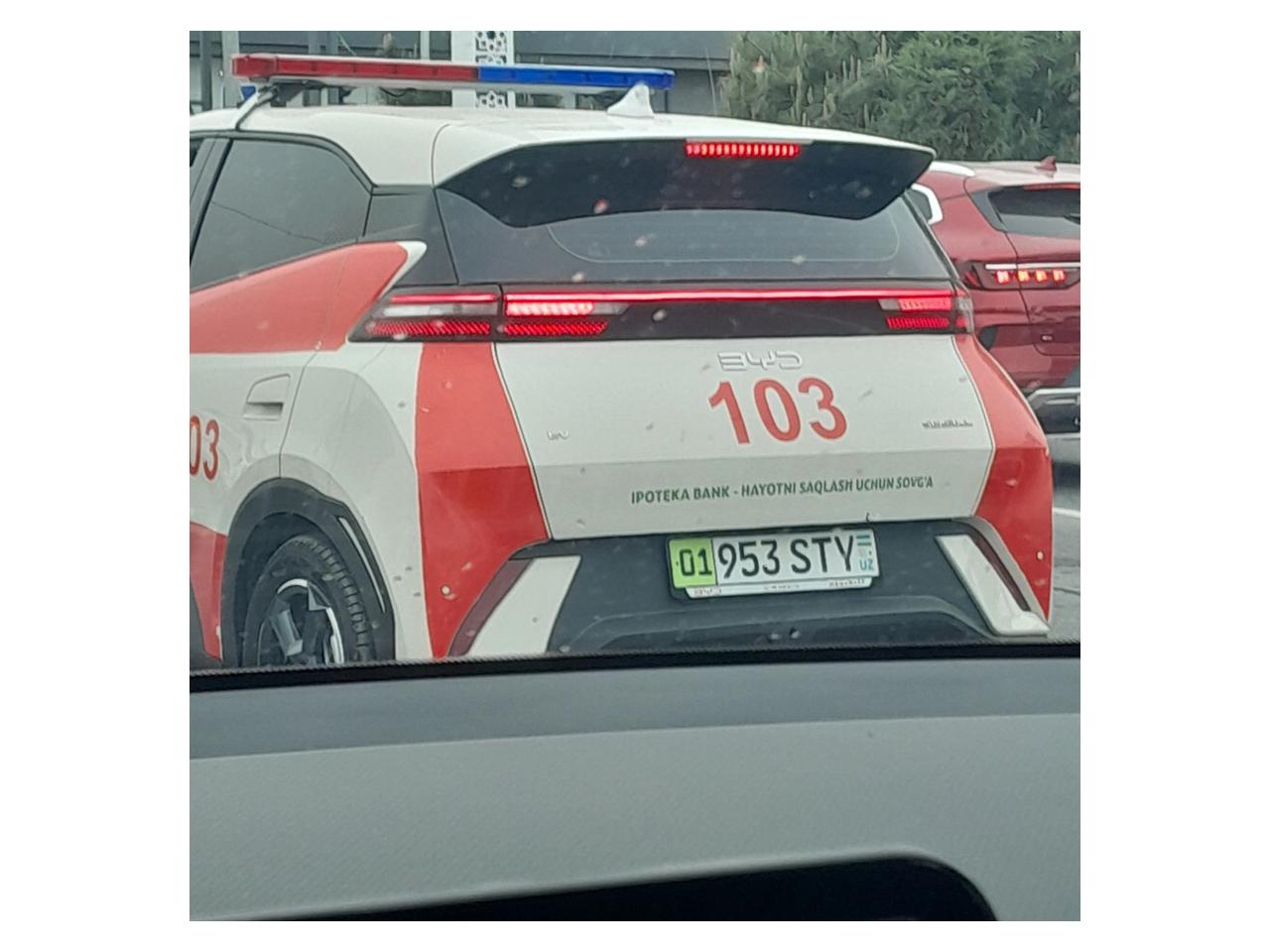 Ipoteka bank tez tibbiy yordam markaziga mashina sovgʻa qilgani haqida