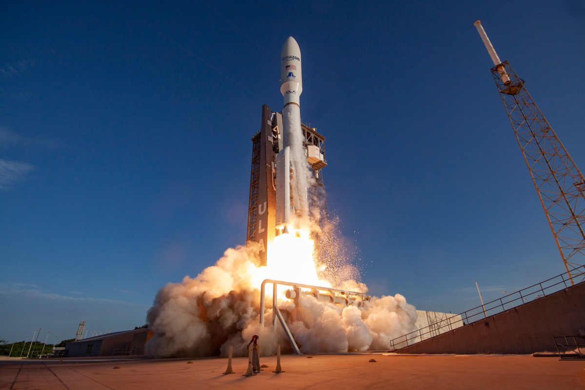 Amazon uyali aloqani kosmosdan yangicha qilib qo‘shmoqchi, SpaceX esa sal kuchlanmoqda