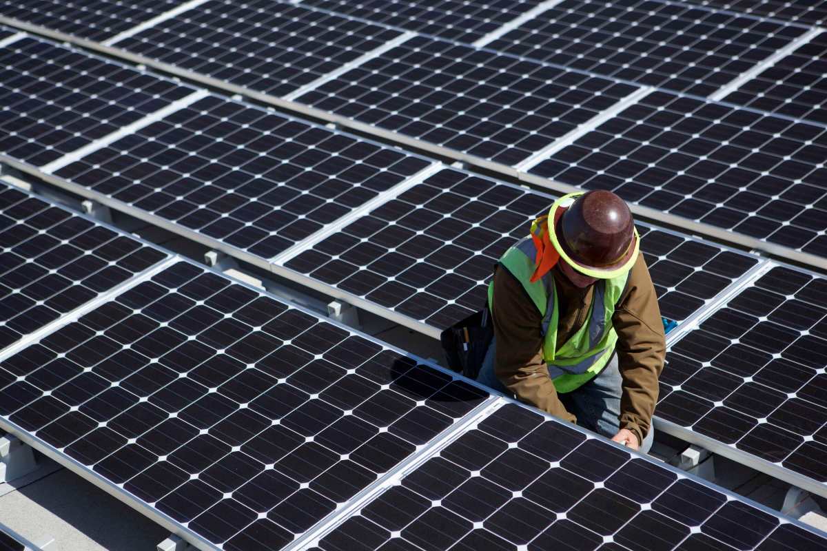 Solar energiya sektorda hukmronlik qiladi, lekin sun'iy intellekt markazlari neftni uylab qo'yishga hali-ancha sabab