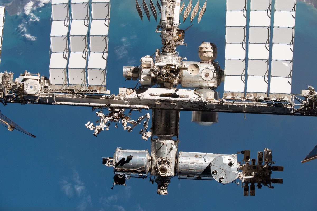 Nima uchun NASA astronavtlarni vaqtincha SpaceX Dragon kemasida saqladi?