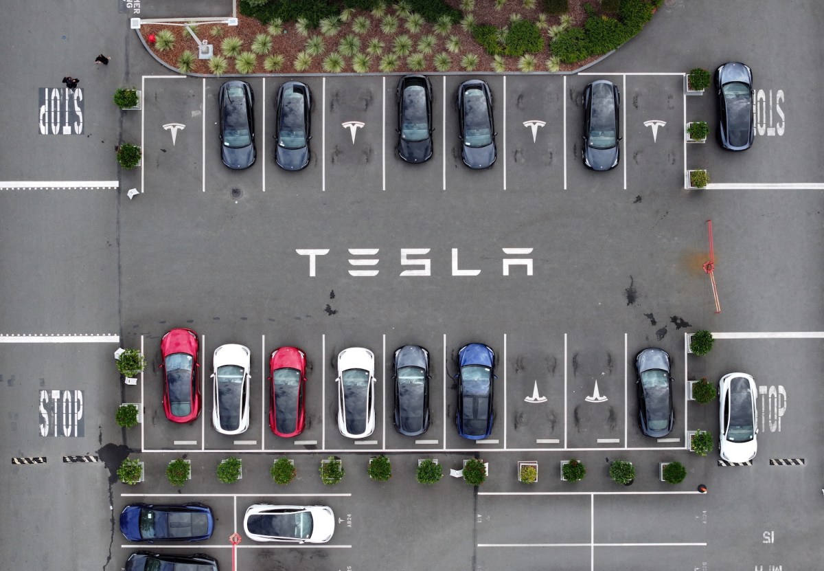 Tesla FSD ishi yopildi, federal tergovlar esa davom etyapti. Nima bo'lyapti?