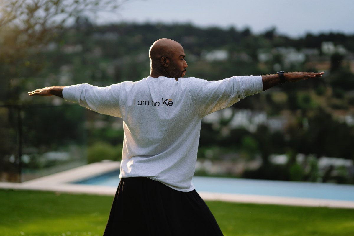 Karamo Brownning sun'iy intellekt bilan jihozlangan Kē ilovasi: Haqiqiy yordam yoki shov-shuvmi?