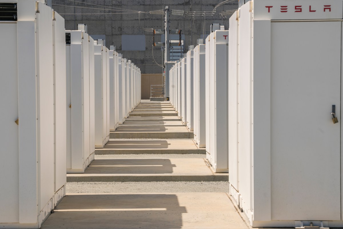 SpaceX nima uchun Tesla Megapacklar sotib olmoqda?