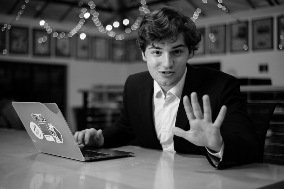 Stanforddagi yangi talabalarning dunyoni egallash istagi: kitob ularni yanada harakatga keltiradimi?