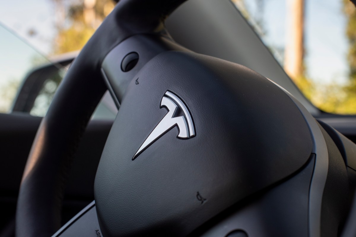 Tesla Full Self-Driving Yevropaga Qanday Kirib Boryapti?