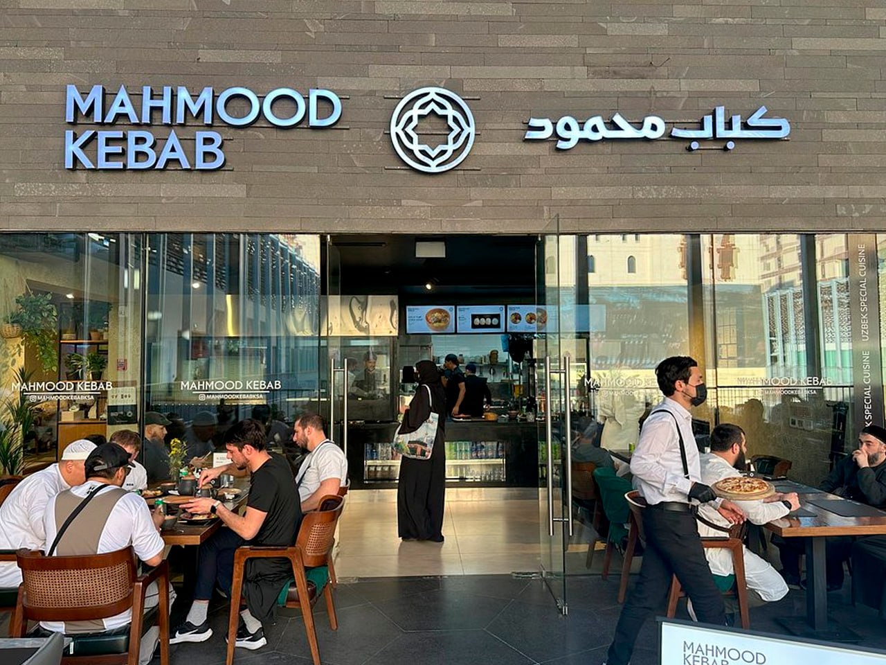 O‘zbek restoratori Saudiya Arabistonida ovqatlanish maskani ochgani haqida