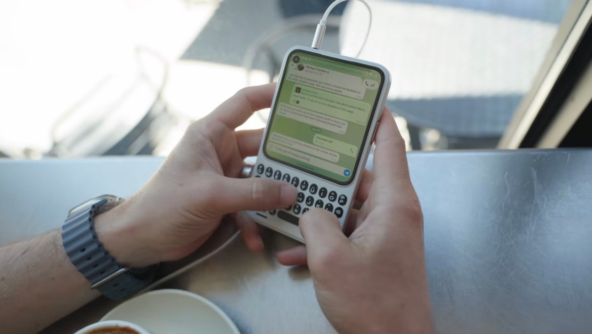 Kliks qanaqa telefon yasadi? BlackBerry uslubidagi yangi qurilmani ko‘rdingizmi?
